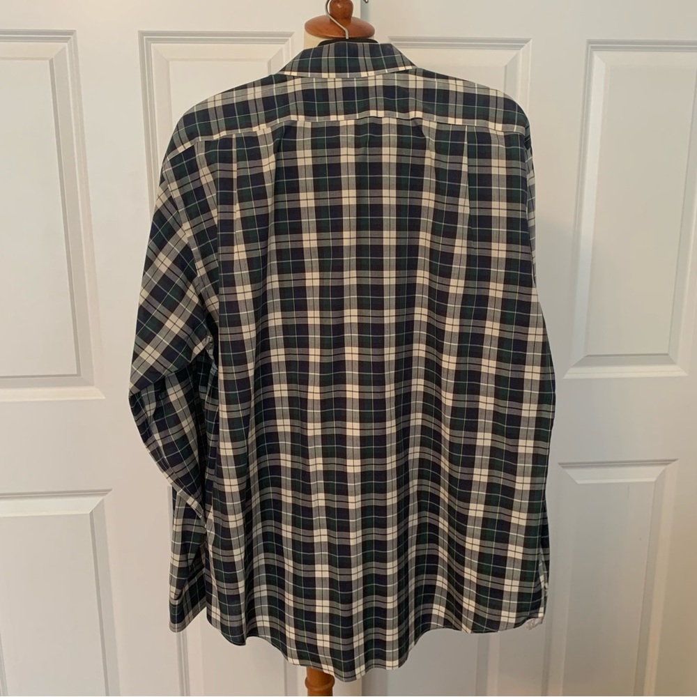 Etienne Aigner Men’s Classic Plaid Button Down Shirt - Picture 2 of 3